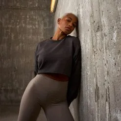 ICANIWILL Nimble Cropped Crewneck, Clay -Udstyr og tilbehør butik 13131 279R ICANIWILL Nimble Cropped Crewneck Clay 06 dec22