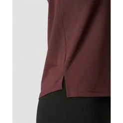 ICANIWILL Stride T-shirt, Black -Udstyr og tilbehør butik 13211 006R ICIW Stride T shirt Burgundy 06 feb23 3