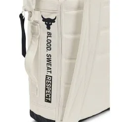 UA Project Rock Box Duffel Backpack, Ivory -Udstyr og tilbehør butik 1364189 130.MASTER UA Project Rock Box Duffel Backpack Ivory 07 jan23 2