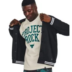 Project Rock Mesh Varsity Jacket Black -Udstyr og tilbehør butik 1377437 001R UA Project Rock Mesh Varsity Jacket Black 03 jan23