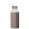 Casall Sports Prod Sthlm Glass Bottle 0.5L, Comfort Grey -Udstyr og tilbehør butik 640109461.MASTER Casall Sthlm Glass Bottle 0.5L Comfort Grey 640109461.MASTER Casall Sthlm Glass Bottle 0.5L Comfort Grey 0821