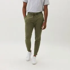 BJØRN BORG Centre Tapered Pant, Black Beauty -Udstyr og tilbehør butik 9999 1435 GN011R Bjorn Borg Centre Tapered Pant Ivy Green 01 0821 2