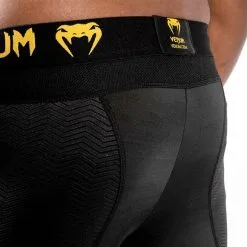 Venum G-Fit Compression Shorts, Black/Gold 15 Venum G-Fit Compression Shorts, Black/Gold -Udstyr og tilbehør butik VENUM 03725 126R Venum G Fit Compression Shorts Black Gold 06 0522