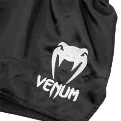 Venum Muay Thai Shorts Classic - Black/White -Udstyr og tilbehør butik VENUM 03813 108 R Venum Muay Thai Shorts Classic Black White 04 1020