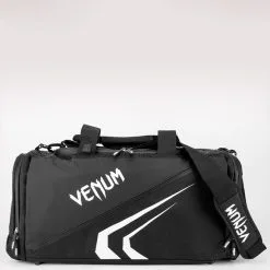 Venum Trainer Lite Evo Sports Bag, Black/Black -Udstyr og tilbehør butik VENUM 03830 108 Venum Trainer Lite Evo Sports Bag BlackWhite 03 maj2