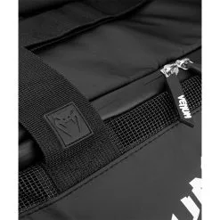 Venum Trainer Lite Evo Sports Bag, Black/Black -Udstyr og tilbehør butik VENUM 03830 108 Venum Trainer Lite Evo Sports Bag BlackWhite 07 maj2