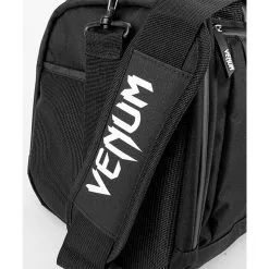 Venum Trainer Lite Evo Sports Bag, Black/Black -Udstyr og tilbehør butik VENUM 03830 108 Venum Trainer Lite Evo Sports Bag BlackWhite 09 maj2