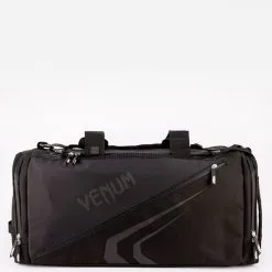 Venum Trainer Lite Evo Sports Bag, Black/Black -Udstyr og tilbehør butik VENUM 03830 114 Venum Trainer Lite Evo Sports Bag BlackBlack 01 maj22 1