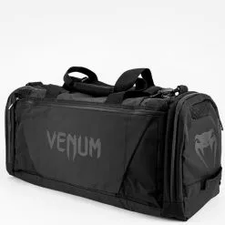 Venum Trainer Lite Evo Sports Bag, Black/Black -Udstyr og tilbehør butik VENUM 03830 114 Venum Trainer Lite Evo Sports Bag BlackBlack 04 maj22 1