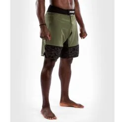 Venum Light 4.0 Fightshort, Khaki/Silver 14 Venum Light 4.0 Fightshort, Khaki/Silver -Udstyr og tilbehør butik VENUM 04263 578R Venum Light Fightshort KhakiSilver 04 maj22