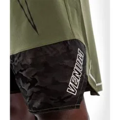 Venum Light 4.0 Fightshort, Khaki/Silver 16 Venum Light 4.0 Fightshort, Khaki/Silver -Udstyr og tilbehør butik VENUM 04263 578R Venum Light Fightshort KhakiSilver 06 maj22