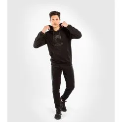 Venum Classic Hoodie, Black/Black -Udstyr og tilbehør butik VENUM 04302 114R Venum Classic Hoodie BlackBlack 07 maj22