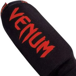 Venum Kontact Shin Guards, Black/White -Udstyr og tilbehør butik VENUM 0480 100 Venum Kontact Shin guards BlackRed 04 maj22